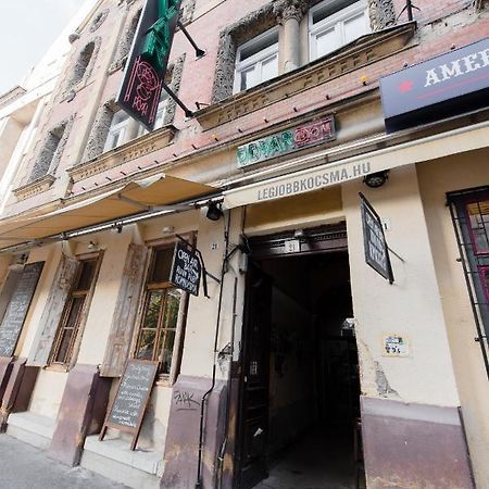 Budapest Party Hostel At Udvarom Esterno foto