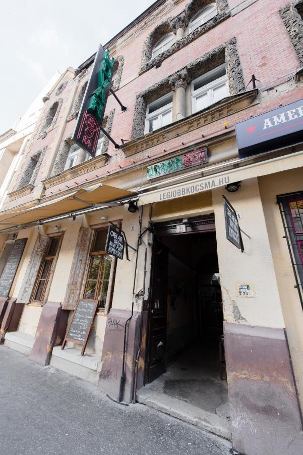 Budapest Party Hostel At Udvarom Esterno foto