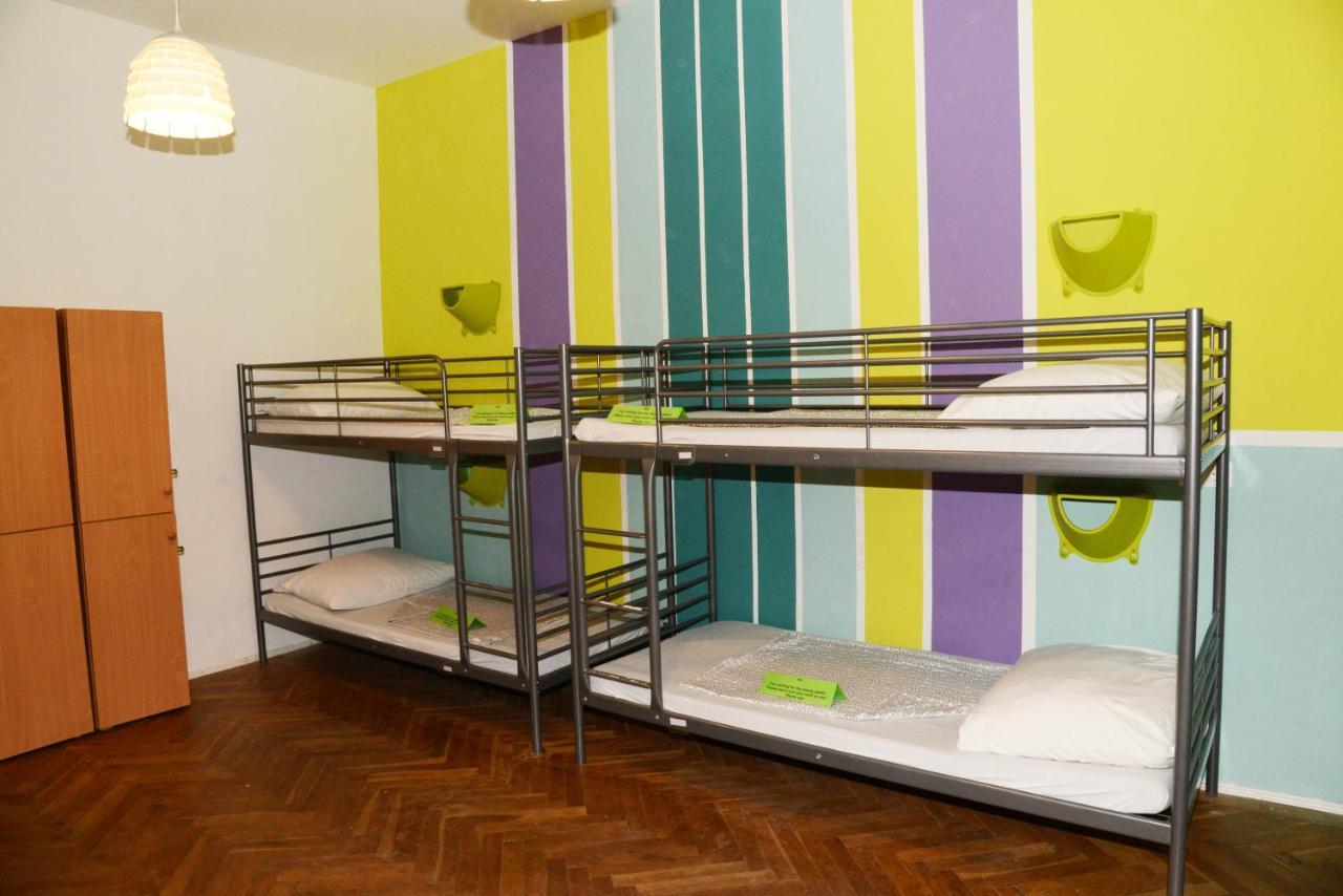 Budapest Party Hostel At Udvarom Esterno foto