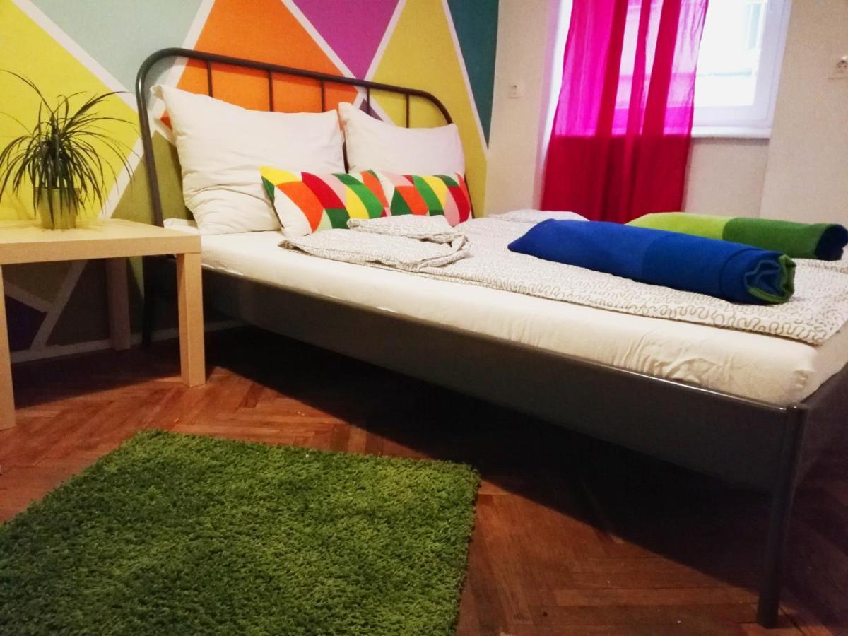 Budapest Party Hostel At Udvarom Esterno foto