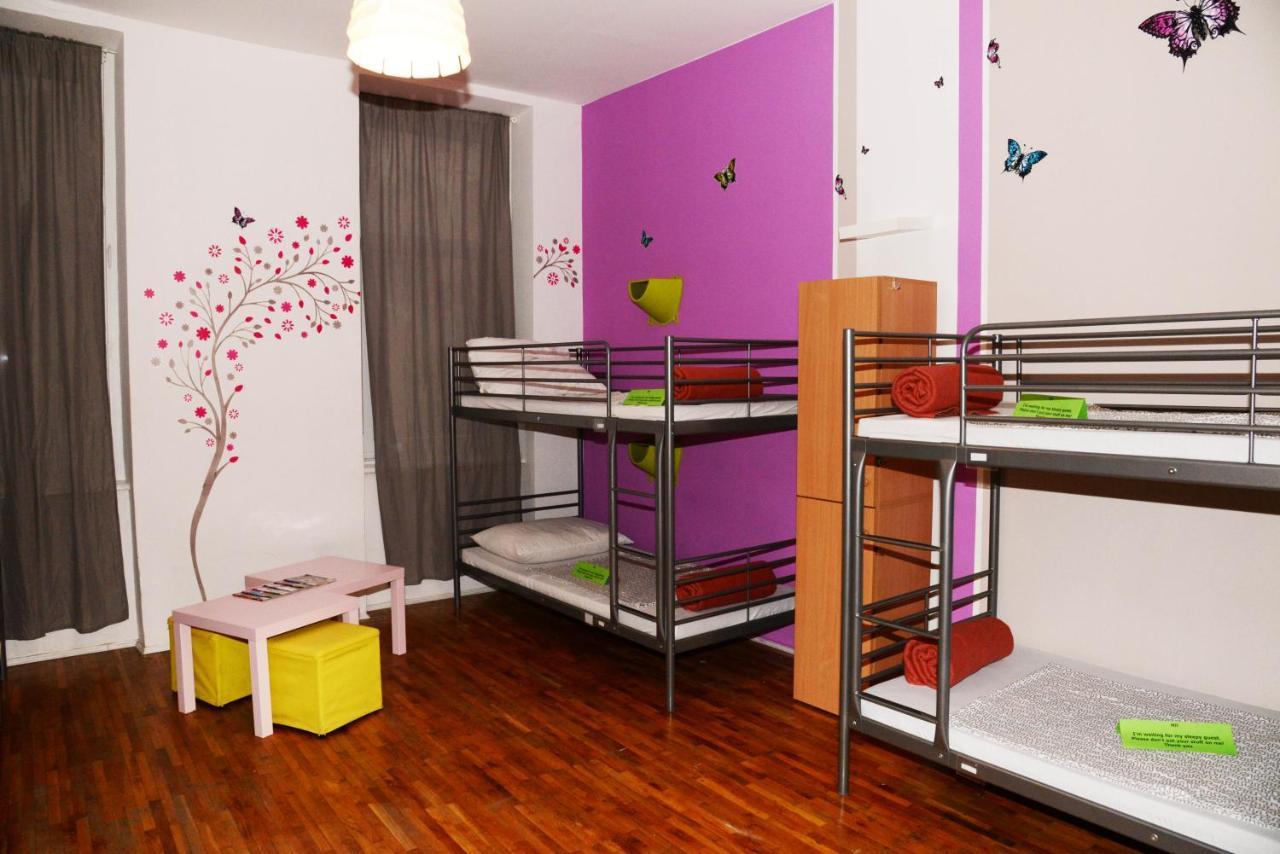 Budapest Party Hostel At Udvarom Esterno foto