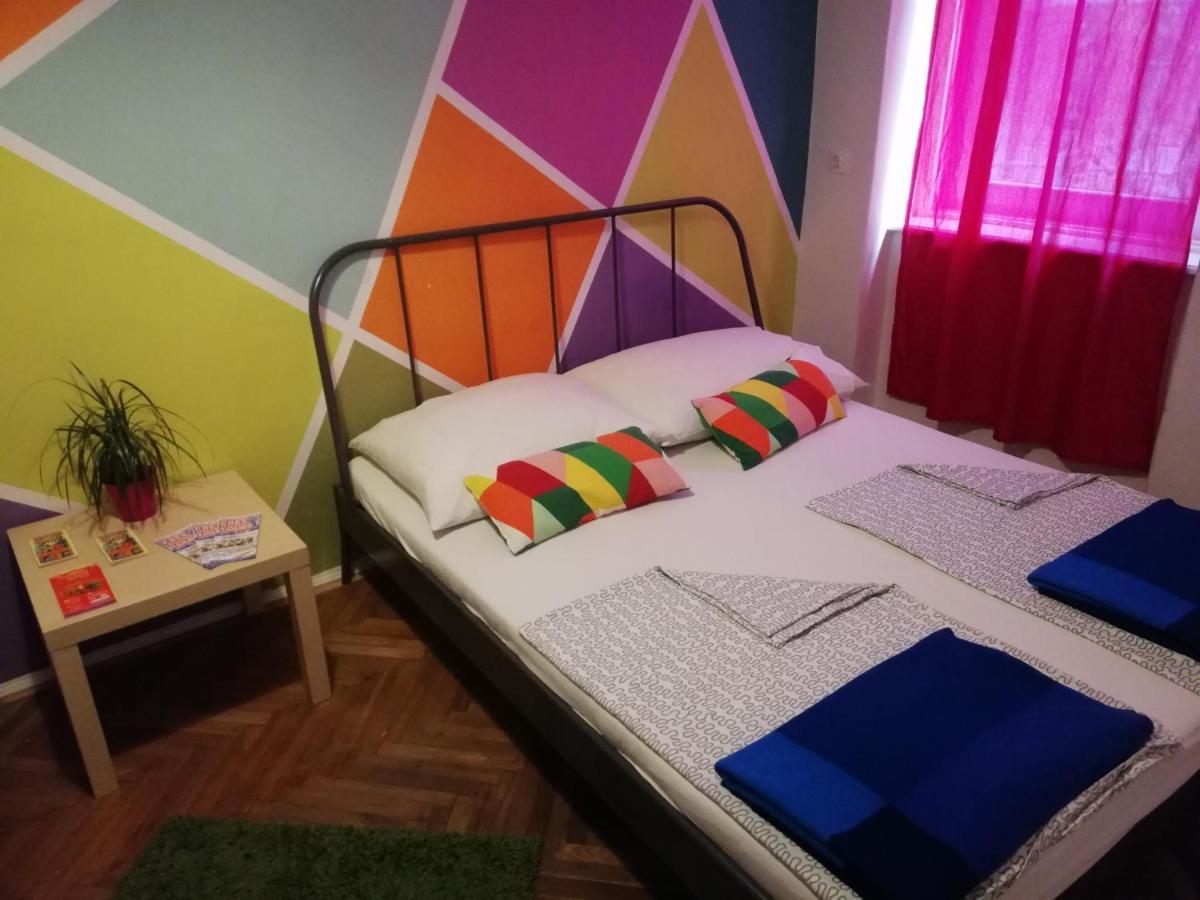 Budapest Party Hostel At Udvarom Esterno foto